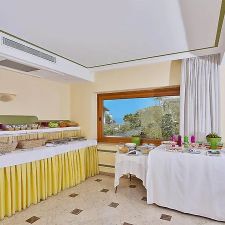 Tirrenia 4* Сорренто