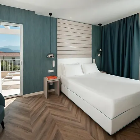 Отель Tirrenia 4*